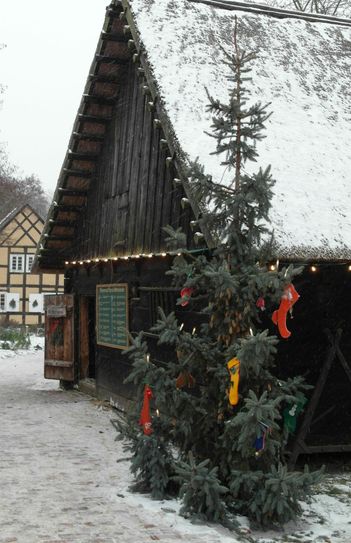 Spreewaldweihnacht – für den historischen Weihnachtsmarkt im Freilandmuseum Lehde werden noch Tannenbäume gesucht. Foto: Museum OSL.