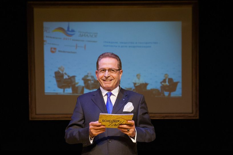Moderator Jens-Uwe Hoffmann beim „Scheunentalk“. Foto: Marlies Kross