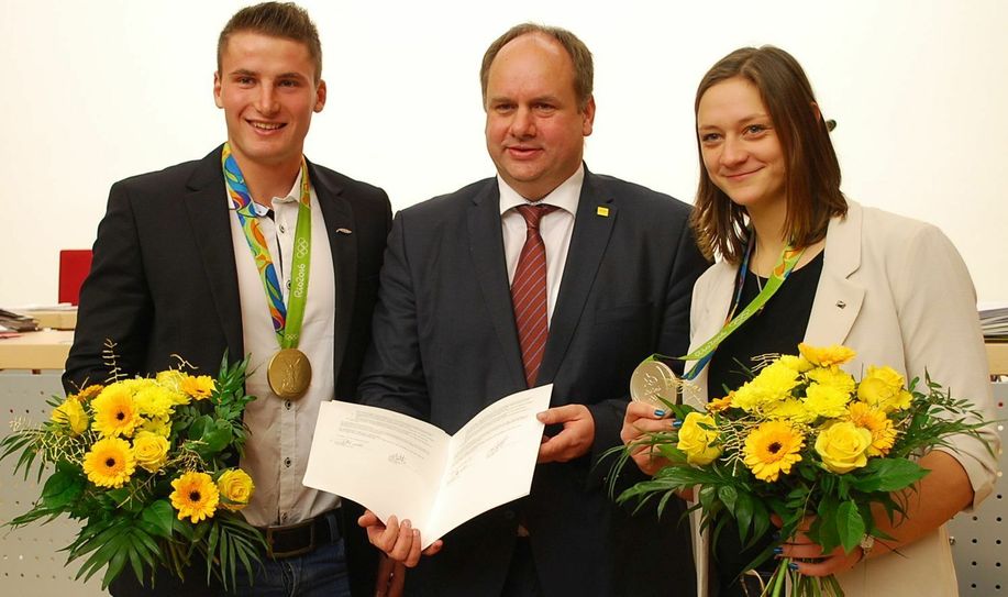 Freuen sich jetzt über ein monatliches Stipendium: Tom Liebscher und Steffi Kriegerstein. Foto: Trache