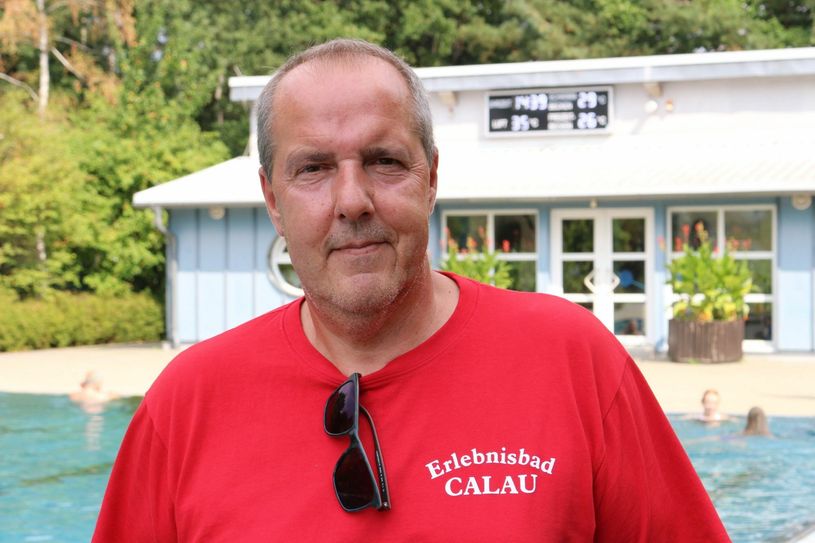 Blickt zufrieden auf die Badesaison 2019: Jörg Labes, Leiter des Erlebnisbades Calau. Foto: Stadt Calau / Jan Hornhauer