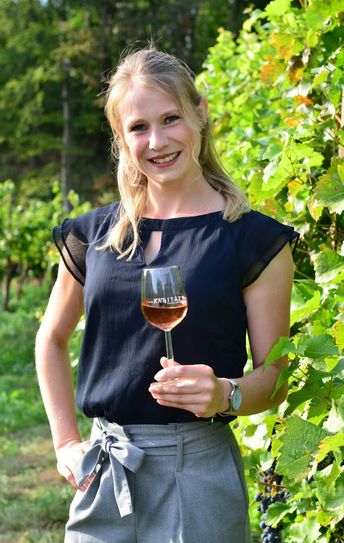 Ann-Kathrin Schatzl (28) ist bereits seit 2018 Sachsens amtierende Weinprinzessin