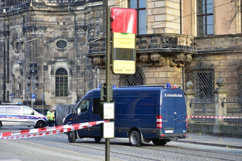 Kriminaltechniker untersuchen den Tatort Fotos (3): Schiller