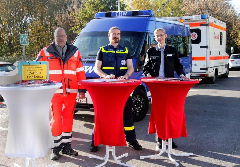 Hilfsorganisationen der Stadt haben sich zusammengeschlossen, um freiwillige Helfer zu finden.