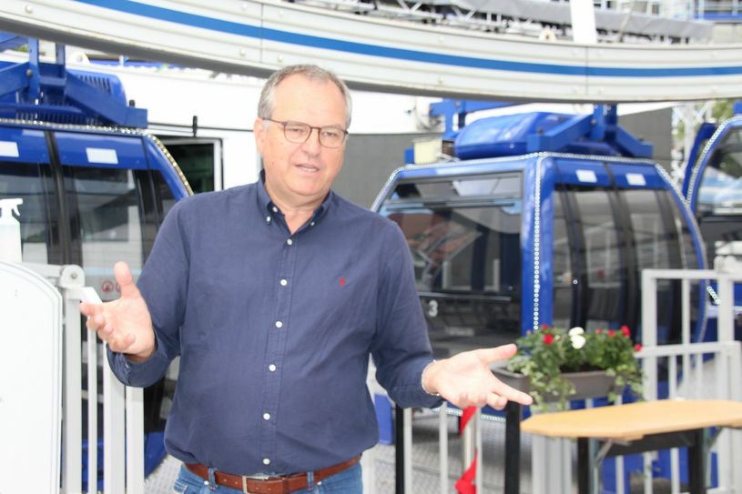 Betreiber Oscar Bruch jr. ist froh, dass sich sein Riesenrad endlich wieder drehen kann.