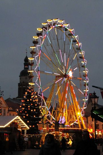 Natürlich steht auch das Riesenrad schon bereit. Foto: jho