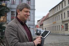 Seit letzter Woche können OB Holm Große, seine Schiebocker und ihre Gäste am Altmarkt kostenlos ins Internet. Foto: Stadtverwaltung