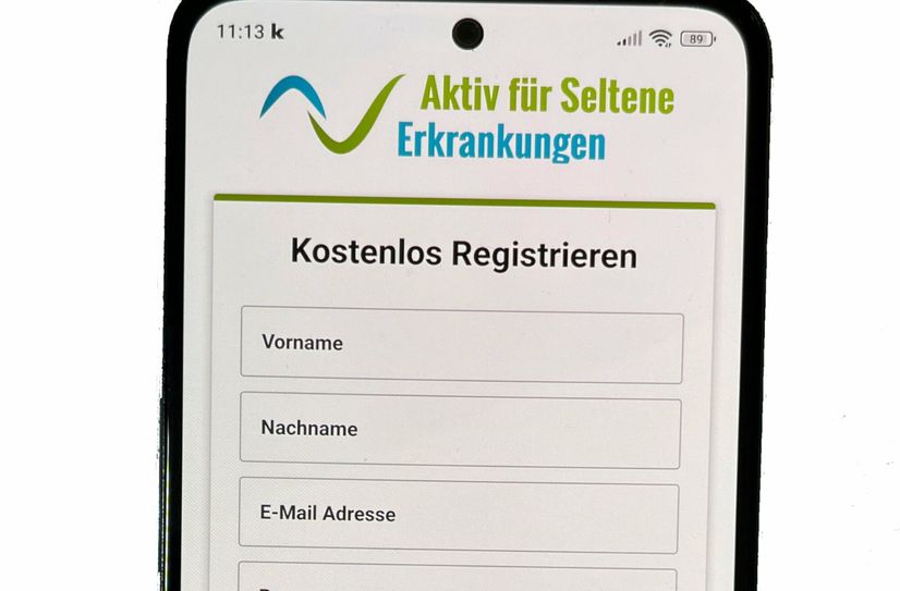 Die App "Aktiv für seltene Erkrankungen" steht für Android und iOS zum Download bereit.