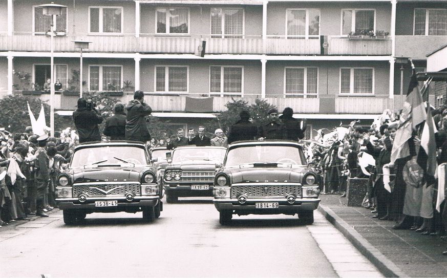 Fahrt von Assad, Honecker und Walde durch Cottbus. Foto: Erich Schutt