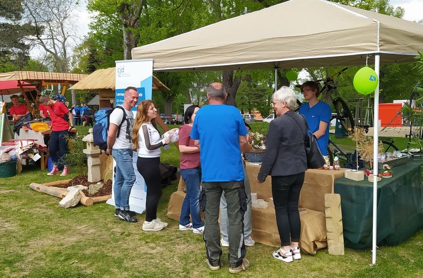 Das Interesse am Aktionstag der Produktionsschulen in Heidenau war groß. An den Ständen wurde selbst Hergestelltes angeboten.