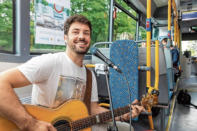 Der KunstBus bietet allen Interessierten die Möglichkeit, unterschiedliche Kunstorte der Region Oberlausitz anzufahren und sowohl ein vielfältiges kulturelles Programm in den Bussen als auch an den unterschiedlichen Standorten zu erleben.