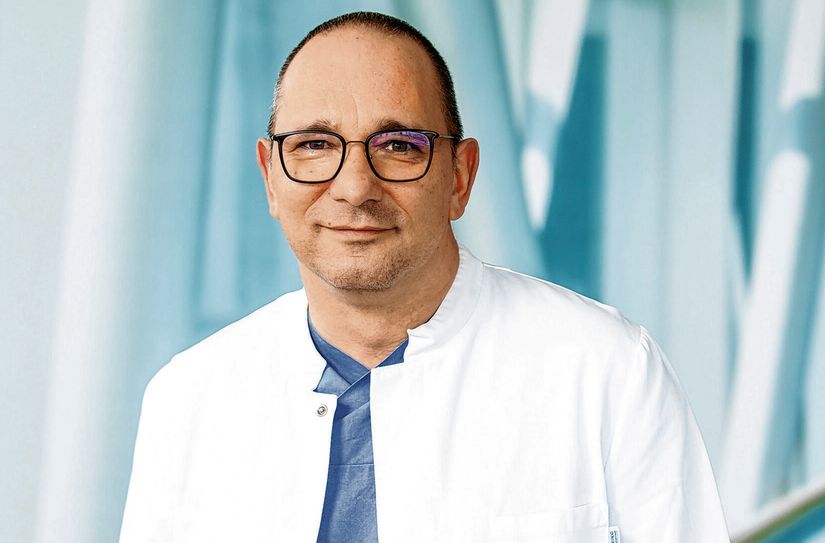 Chefarzt Dr. med. Thomas Peschel ...
