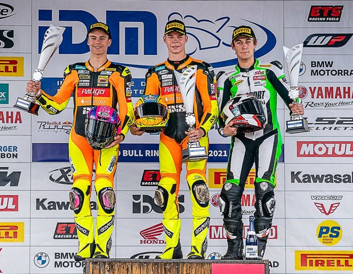 Lennox Lehmann (links) und Victor Steemann (mitte) erkämpften sich einen Podiumsplatz. Leo Rammertsdorfer, hier nicht im Bild, konnte ebenfalls überzeugen. Foto:Team Freudenberg