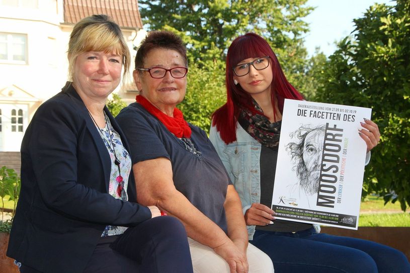 Der Plan für die ersten Gröditzer Kunst- und Kulturtage steht. Katrin Müller, Ingrid Moosdorf, Stefanie Bogatzki (v.l.) und Inka Wirtjes (nicht im Bild) haben gemeinsam mit vielen Partnern vier tolle Tage organisiert.  Foto: Farrar