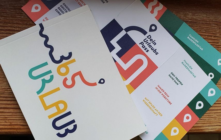 Die Familienbox enthält ein Begleitheft mit Infos zu den einzelnen Partnern, drei familiengerechte Wanderungen im „Steinzoo“ des Zittauer Gebirges beinhaltet und einen personalisierten Urlaubspass für jedes Familienmitglied, der vor Ort den freien Eintritt in die Freizeitattraktion sichert. Foto: Tourismuszentrum Naturpark Zittauer Gebirge