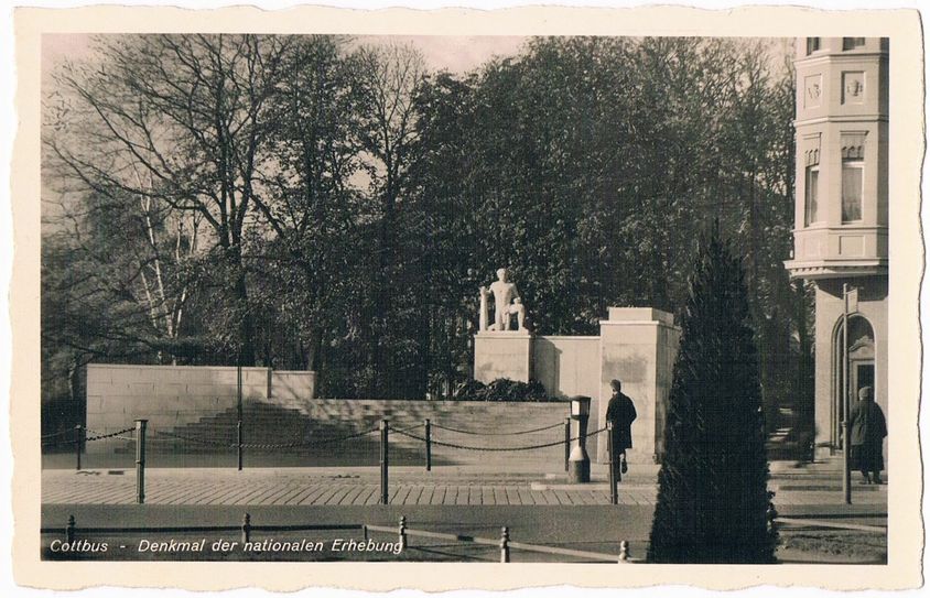 Das »Denkmal der nationalen Erhebung« am heutigen Brandenburger Platz. Foto: Stadtmuseum Cottbus