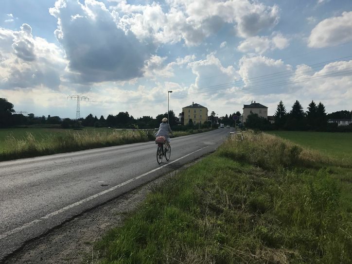 Die Kötzschenbrodaer Straße mit Blick Richtung Serkowitz. Foto: Schramm
