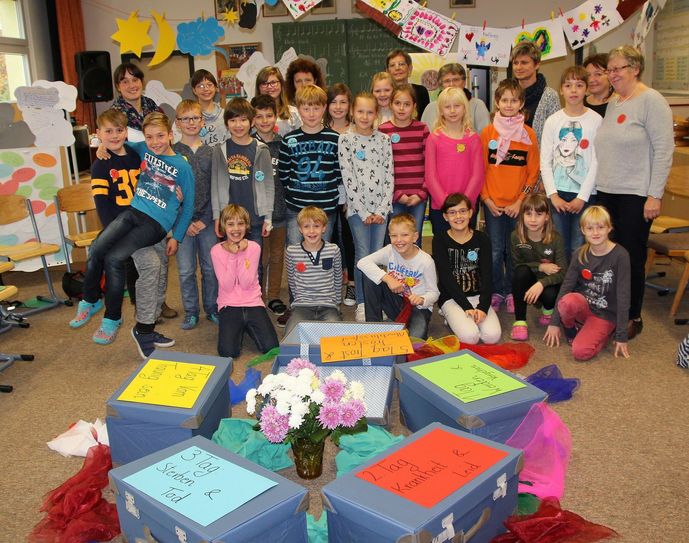 Die Kinder der Grundschule in Pulsen haben das ernste Thema »Sterben, Tod und Trauer« für sich erarbeitet und Erfahrungen ausgetauscht. Foto: Farrar