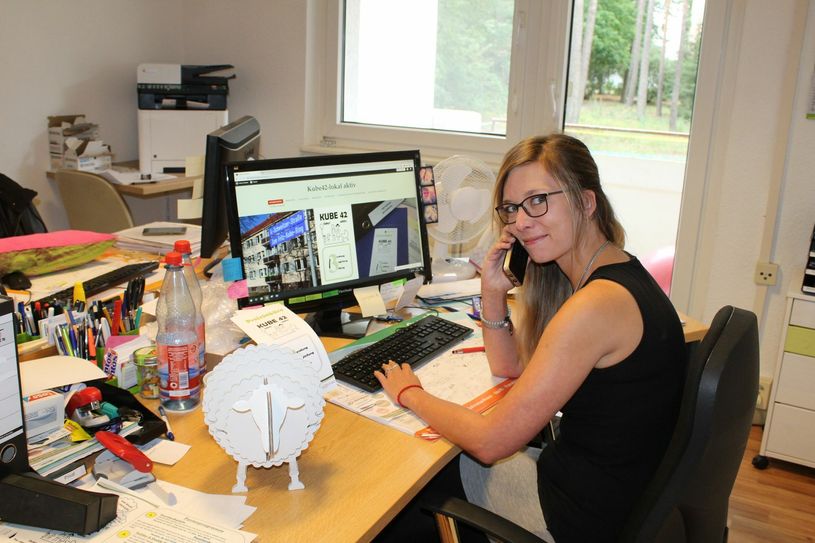 Tina Götze ist eine Ansprechpartnerin vom Projektbüro Kube 42. Die letzten Vorbereitungen für die Teilnahme am 6. Städtewettkampf laufen auf Hochtouren. Foto: Silke Richter