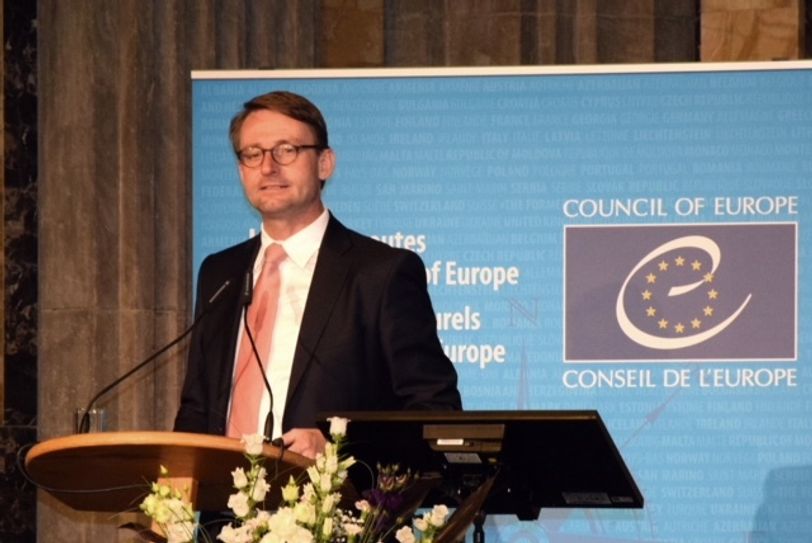 Staatsminister Roland Wöller bei der Eröffnung der Kulturrouten-Tagung im Kulturforum Görlitzer Synagoge. Foto: Stadt Görlitz