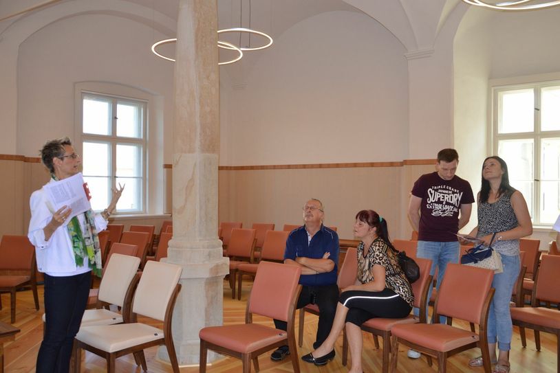 Annett Schemmel von der Stadt Finsterwalde hat die Sanierung des Trauzimmers verantwortet.