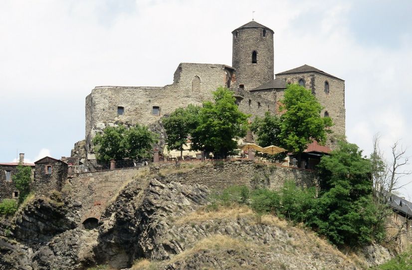 Die Burg Schreckenstein bei Usti nad Labem bietet eine malerische Kulisse.