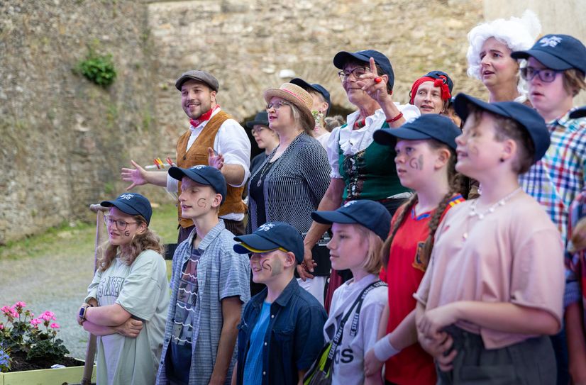In Nossen hatte ein Theaterkrimi mit über 30 Laiendarstellern im Juni Premiere. Nun soll es auch in Riesa ein Bürgertheaterprojekt geben.  Foto: Milan Ihl
