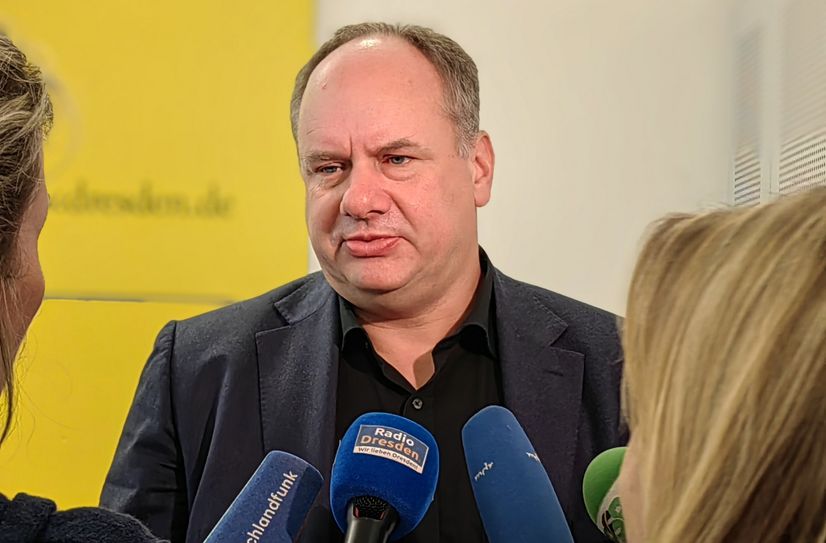 OB Dirk Hilbert hat nochmals dem Bund geschrieben, der solle sich an den Kosten beteiligen. Schließlich sichere ein Staatsvertrag den Tschechen den Zugang zum Meer und die Elbe ist eine Bundeswasserstraße.