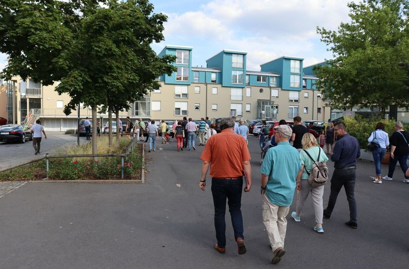 Mit den Senftenbergern ins Gespräch kommen und erfahren, was im Quartier noch nicht so gut läuft - das will Bürgermeister Andreas Pfeiffer am 19. September beim nächsten Stadtteilspaziergang. Ziel ist diesmal die Wohngegend rund um die BTU und die Niederlausitzhalle.