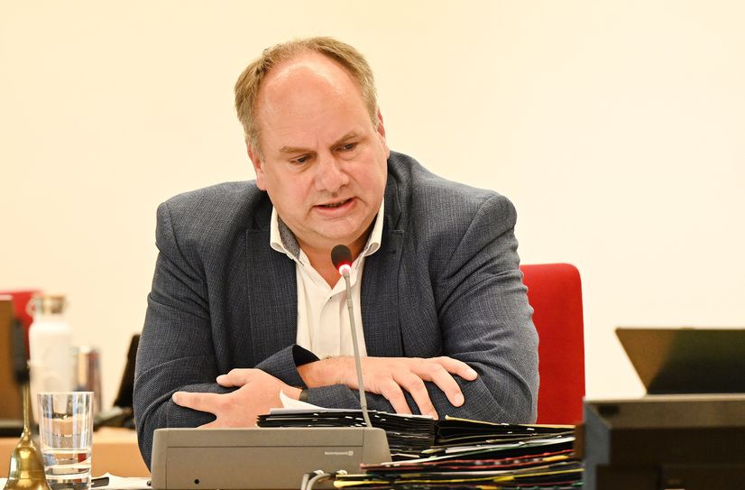Der OB muss erneut nachgeben.