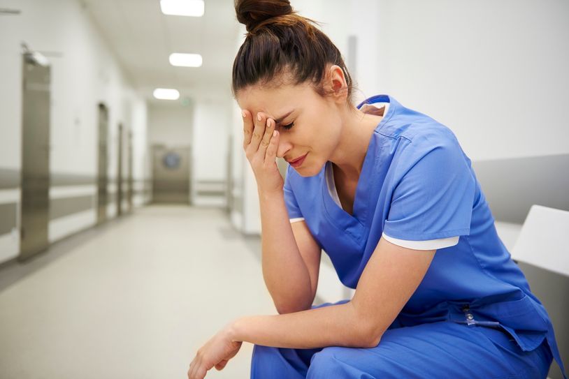 Personalmangel führt oft zu einer höheren Arbeitsbelastung und Krankenständen.