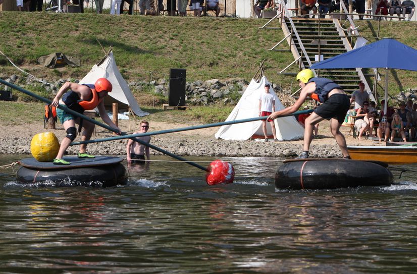 Postelwitzer Fischerstechen auf der Elbe.