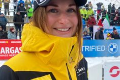 Julia Taubitz vor ihrem Fanblock in Altenberg.