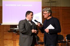Moderator Peter Escher befragt Oberbürgermeister Frank Höhme (l.) zum Stand der Dinge in Sachen Bürgerentscheid.