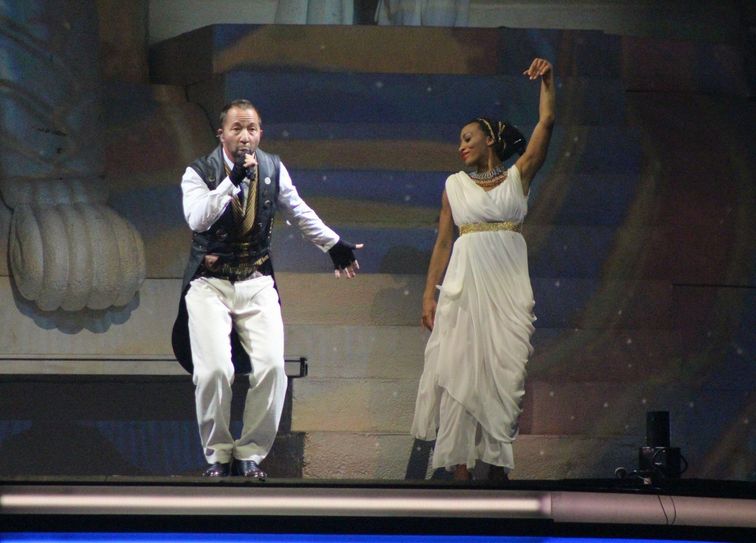 DJ BoBo feierte am 23. April 2017 in der ausverkauften EnergieVerbund Arena Dresden eine riesige "MYSTERIAL"-Party mit alten und neuen Hits. Fotos: Büttner