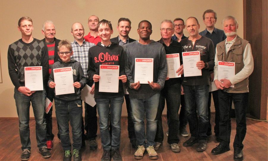 ...und alle männlichen Altersklassensieger. Foto: Weser