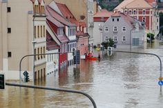 Symbolbild. Vereinzelte Gebiete in Nordrhein-Westfalen und Rheinland-Pfalz sind von der Außenwelt abgeschnitten. Die Rettungskräfte kommen nur sehr schwer in die betroffenen Gebiete. Foto: pixabay
