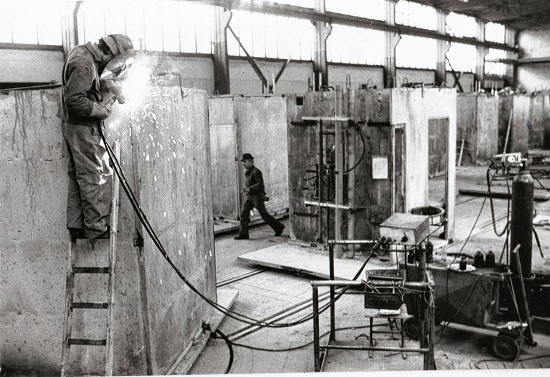 Betonwerk Cottbus, Vorfertigung der Nasszellen. Foto: Erich Schutt