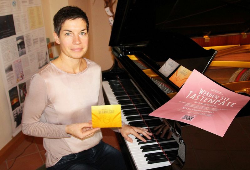Stiftungskoordinatorin Juliane Eisenmenger hofft mit der aktuellen Spendenaktion möglichst viele »Tastenpaten« zu erreichen. Foto: Farrar
