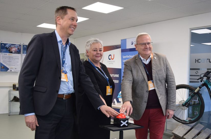 Prof. Dr.-Ing. Mark Gude, Kathrin Schlesinger und OB Torsten Ruban-Zeh eröffnen den ersten Transfer!Ort der T!Raum Initiative Syntral.
