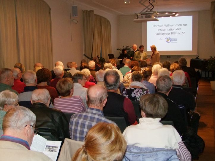 Das Interesse an der Veranstaltung war dieses Mal größer als sonst: weit über 100 Zuschauer drängten sich in den Festsaal.