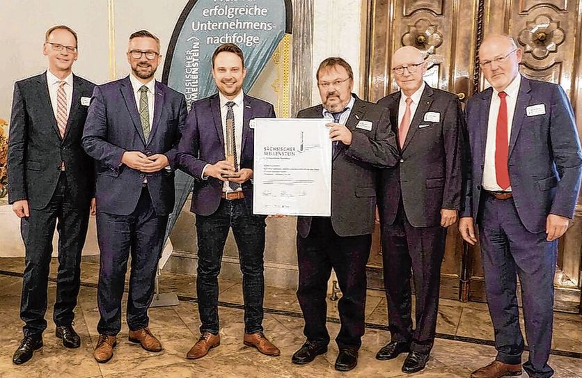 Arne Laß (Geschäftsführer BBS), der ehemalige Staatsminister Martin Dulig (Sächs. Staatsministerium für Wirtschaft, Arbeit und Verkehr), Dr. Maik Stamm (Übernehmer STAMM GmbH), Wolfgang Stamm (Gründer STAMM GmbH), Heiner Hellfritzsch (Juryvorsitzender) und Markus H. Michalow (Geschäftsführer BBS) (v.l.).