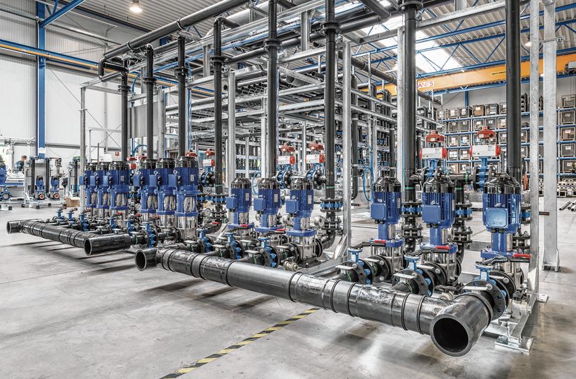 Eine vormontierte Pumpengruppe im Werk Klipphausen.