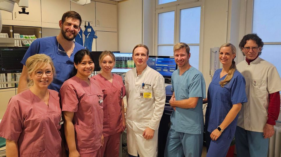 Das Herzteam um Chefarzt Dr. Pflücke (mittig) und MUDr. Petrik (l.) in Kooperation mit Hr. Dipl.-Med. Peter Ullrich (r.).