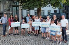 Die Gewinner des Energiesparwettbewerbs 2024: Schülerinnen und Schülern der Pestalozzi-OS, der Freien Werkschule, der Kalkberg GS, der Arita-GS, der Afra-GS.