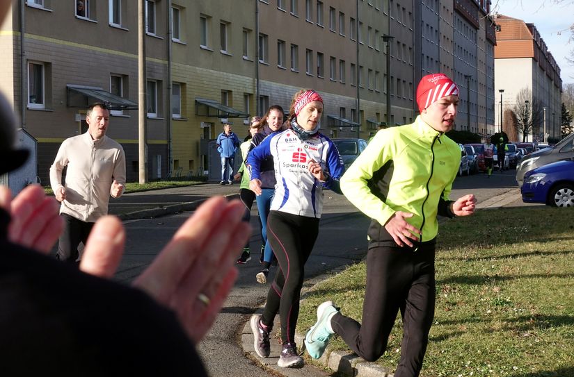 Über 180 Sportfreunde nahmen zum Jahresstart in Heidenau die Beine in die Hand.