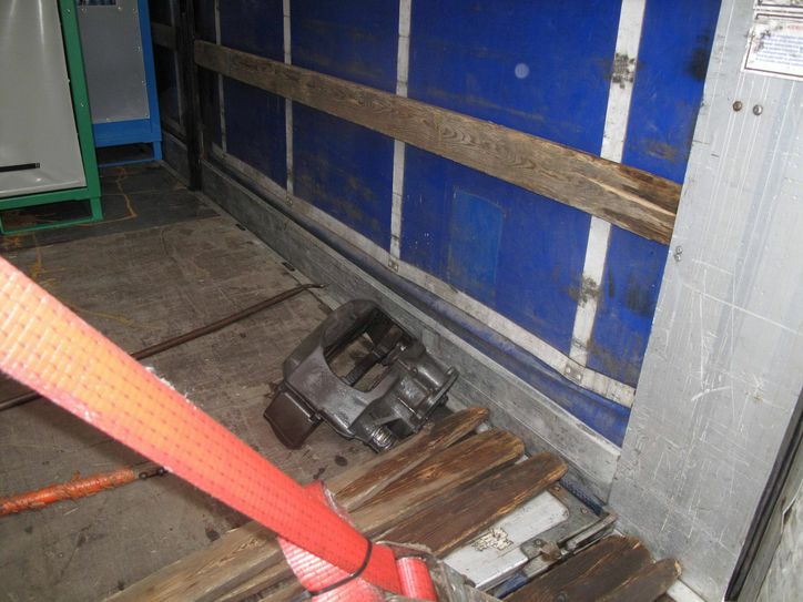 Sie ausgebaute Bremsanalge lag auf der Ladefläche des Lkw.