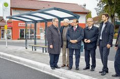 Brandenburgs Infrastrukturminister Jörg Vogelsänger (Mitte) machte sich ein persönliches Bild von der gelungenen Arbeit. Auch SPD-Bundestagsmitglied Ulrich Freese (2. v. l.) und Landrat Harald Altekrüger (2. v. r.) waren überzeugt von den Arbeiten. Foto: Landkreis SPN