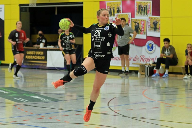 Lara Tauchmann beim Strafwurf.