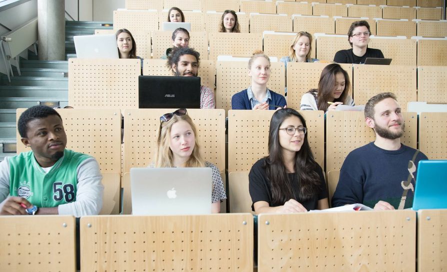Studierende der BTU Cottbus-Senftenberg im Hörsaal. Foto: BTU