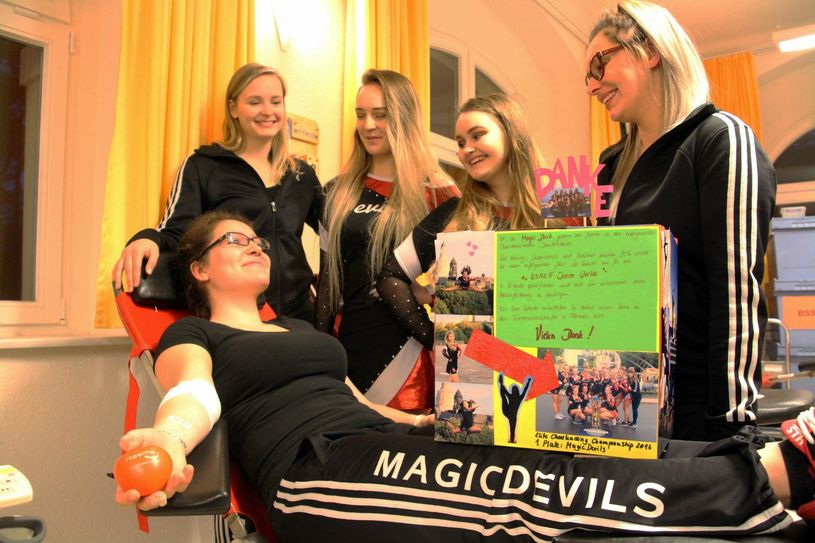 Kerstin von den Magic Devils ging mit gutem Beispiel voran. Je mehr Menschen spenden, desto näher rückt die Wettkampfteilnahme in den USA. Foto: Schramm